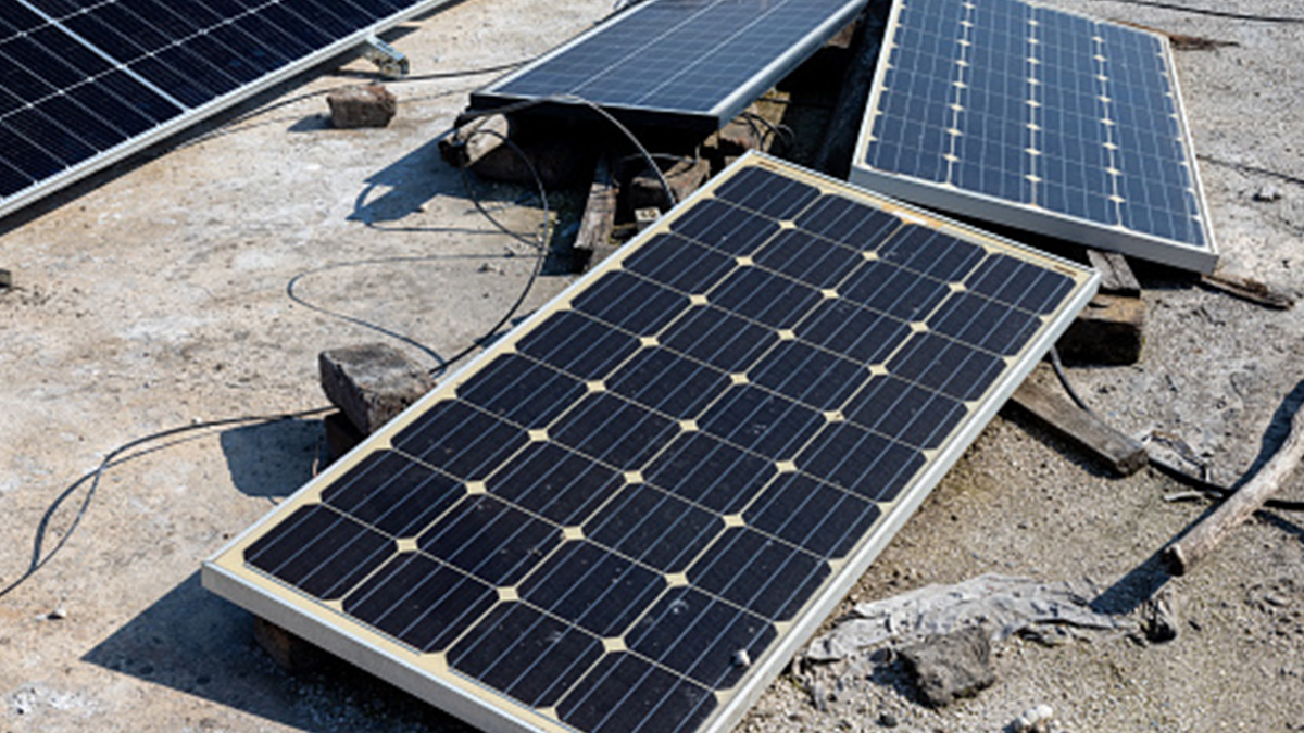 how-to-dispose-of-old-solar-panels-for-recycling-top-image.jpg