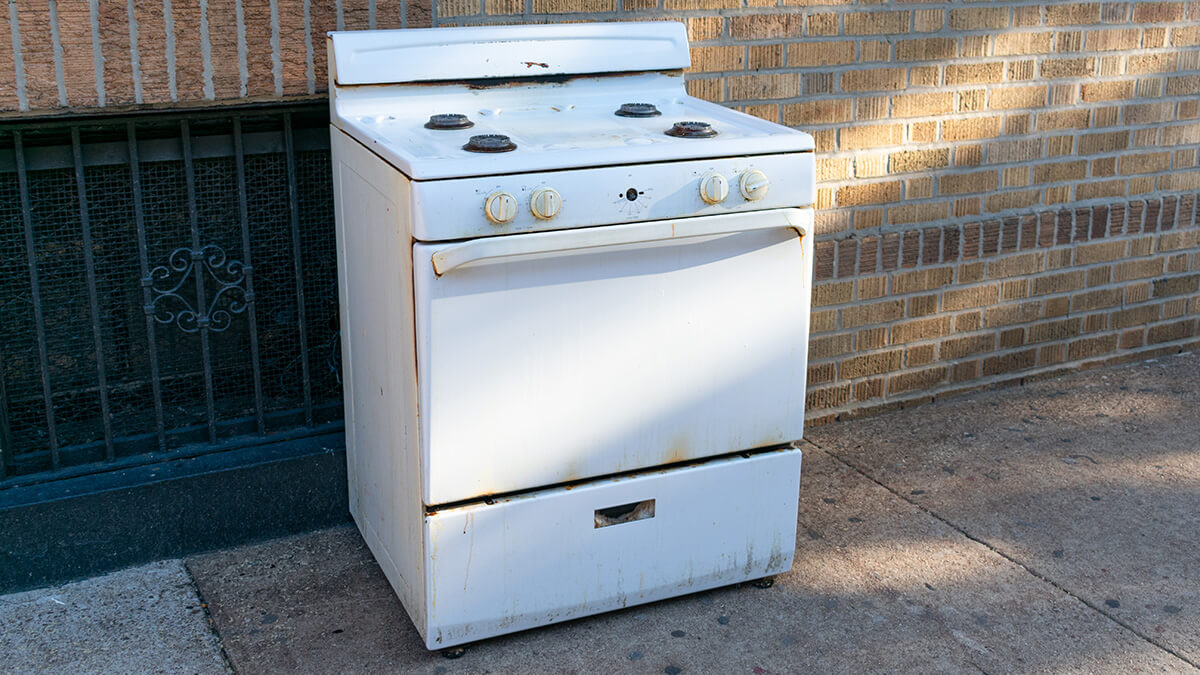 What to do with old stove An old stove ready to be removed by 1-800-GOT-JUNK?